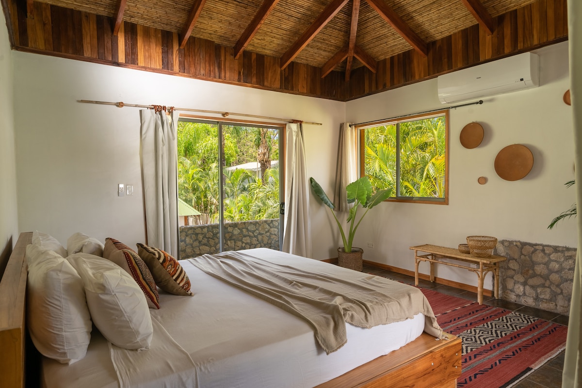 Private King room in surf house — 0 bedroom vacation rental in Playa Avellanas