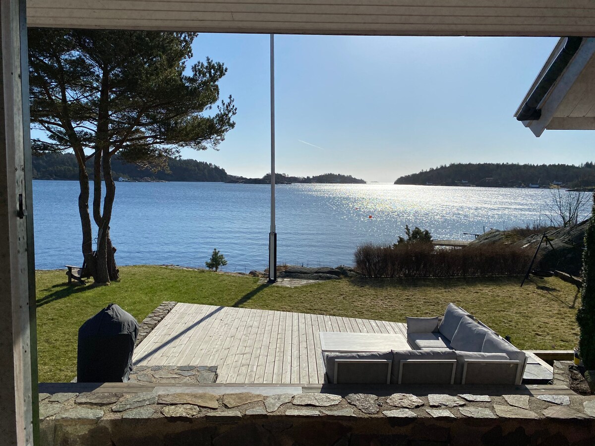 Fantastically located accommodation by the lake and city center ...