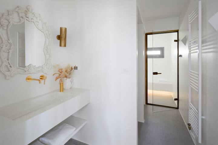 Kamini White 2 Bedroom gallery image 5