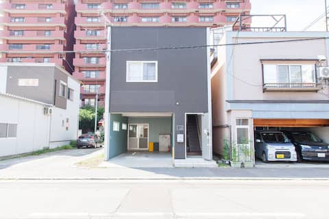 1st floor (50 ㎡) Large studio near downtown (slightly elevated tatami) Private bath/toilet/kitchen