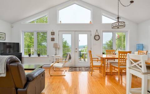 Oceanview Cottage on Cabot Trail | Main Level