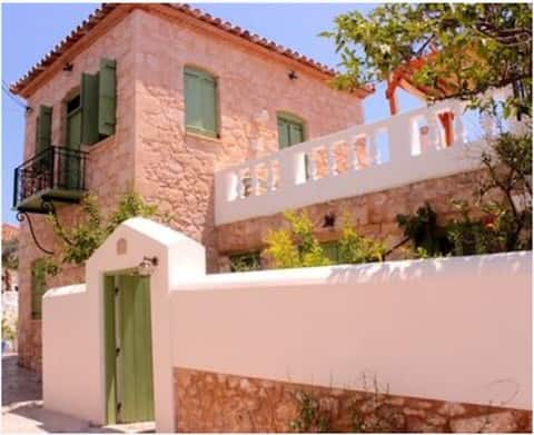 Artists' Residence 2 bed, 1 bath