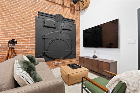 Close to DT | Historic Building | Free Parking