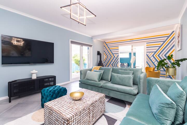 Relax with Family and Friends gallery image 3