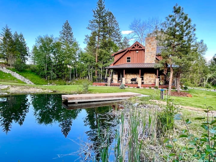 Riverfront Luxury Cabin With Pond And Hot Tub