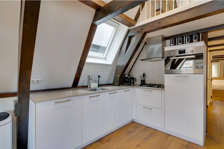 Unique 2 Bedroom Appartment in City Center gallery image 4