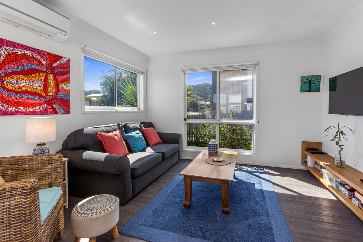 Top performing Airbnb: A modern home situated in the heart of Apollo Bay in Apollo Bay