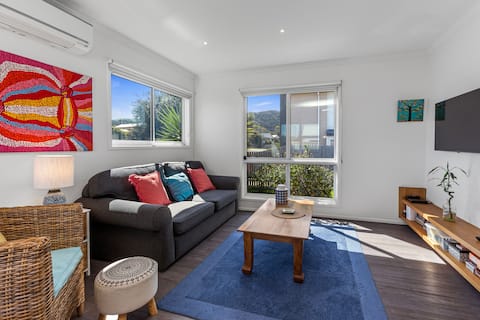 Top performing Airbnb: A modern home situated in the heart of Apollo Bay in Apollo Bay