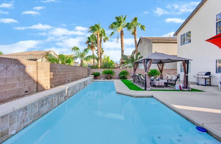 Stunning Home w Backyard Oasis gallery image 5