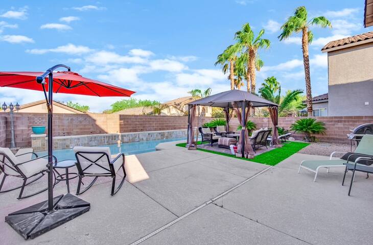 Stunning Home w Backyard Oasis gallery image 4