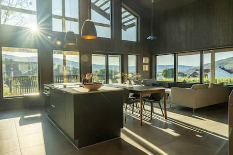 Detached house on quiet farmyard