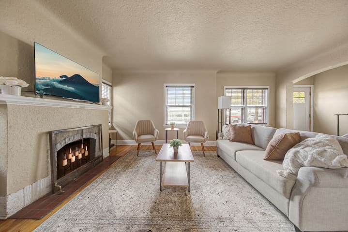 5BR Cottage: Mac-Groveland, Fire-Table, Workspaces