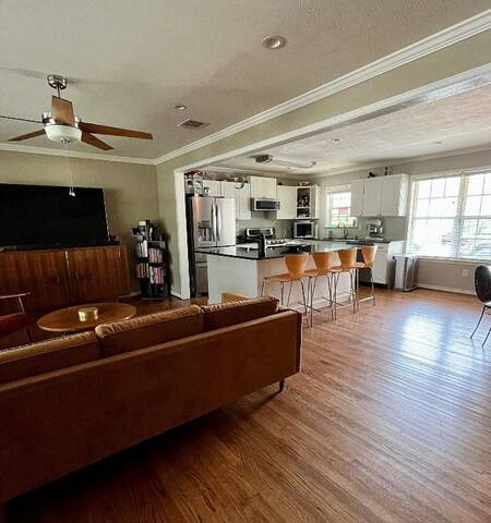 Great Centrally Located House gallery image 3