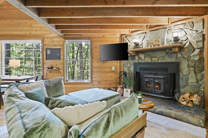The living room is equipped with a Smart TV loaded with all the apps -- HBO, Netflix, Hulu, Amazon Prime, Roku Live TV and more. A fireplace is available during the winter. 