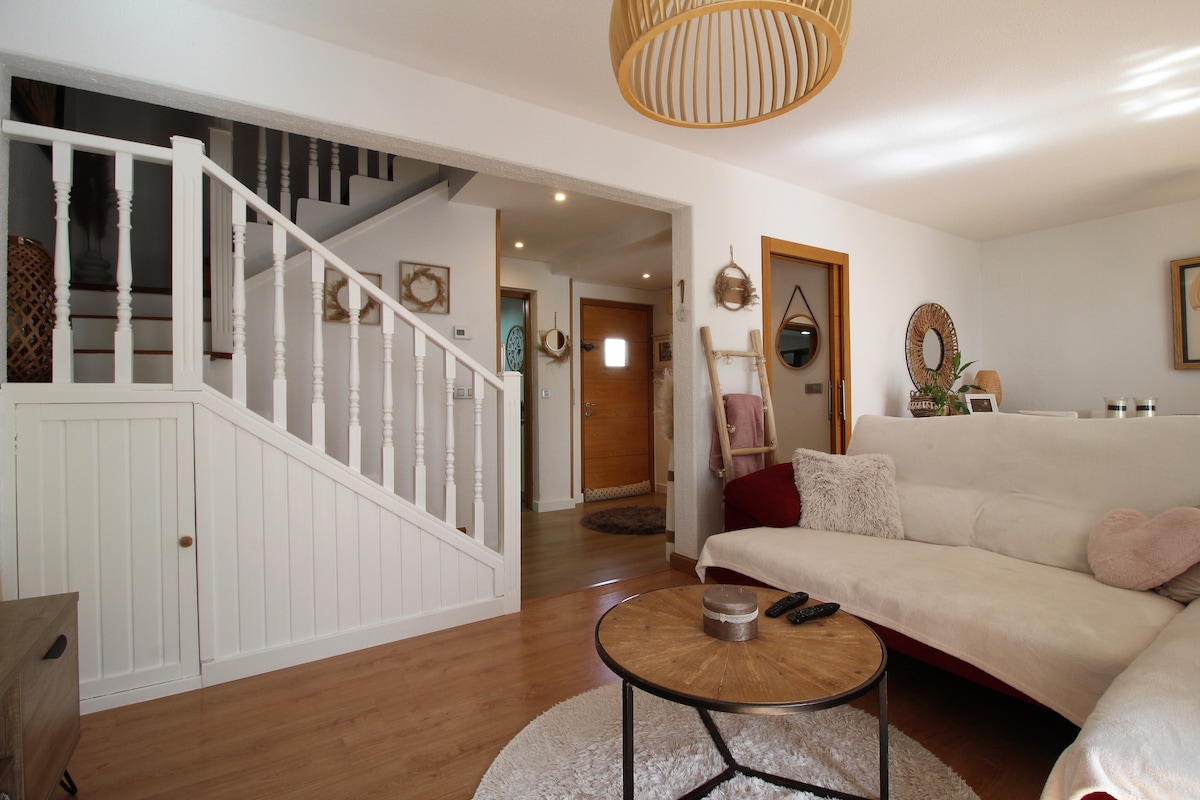 Top performing Airbnb: Villa next to the Citadel of Jaca in Jaca