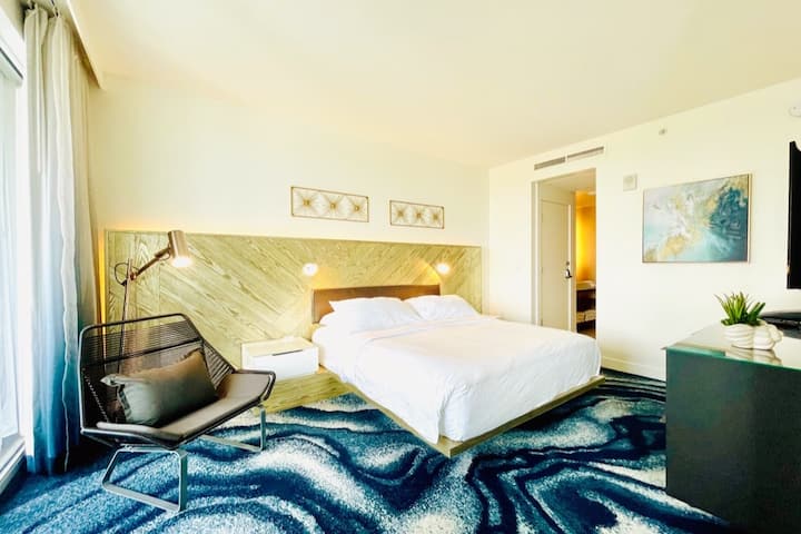 Bedroom #1, King size bed, TV,  Balcony, Ocean/City view