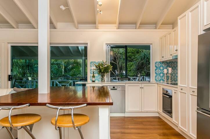 Beachfront Resort-Style Escape gallery image 4