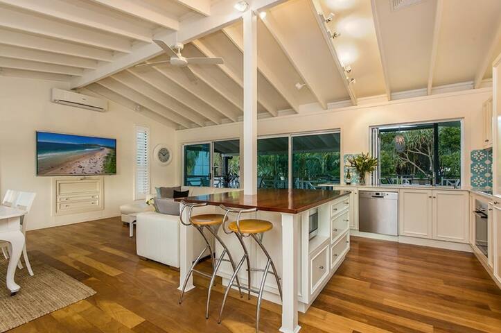 Beachfront Resort-Style Escape gallery image 3