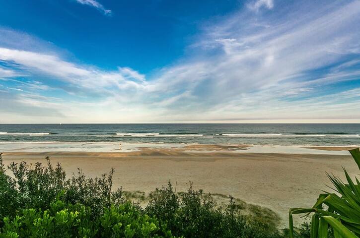 Beachfront Resort-Style Escape gallery image 2