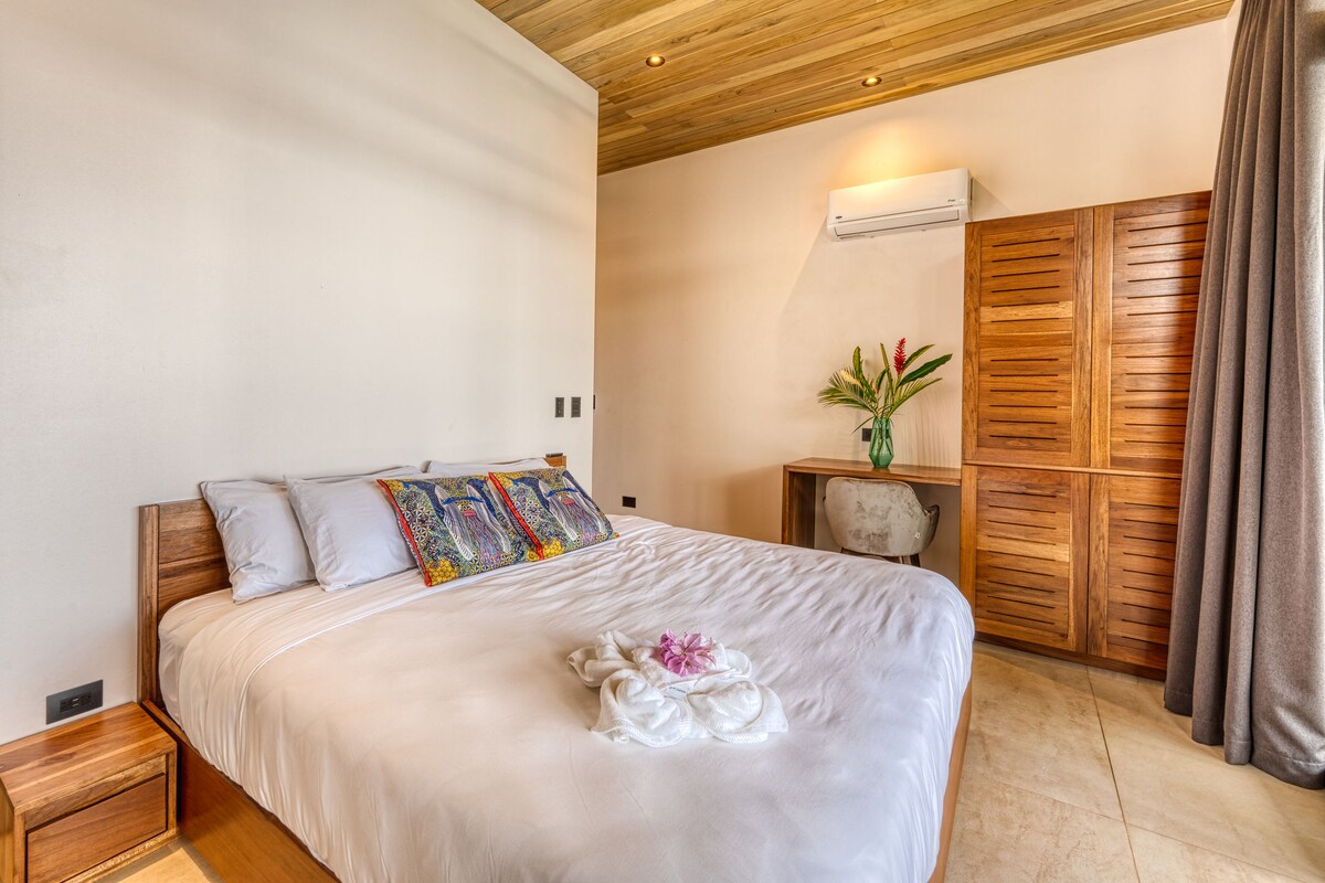 mipangilio moja ya vitanda viwili au viwili vinavyowezekana katika chumba hiki cha kulala