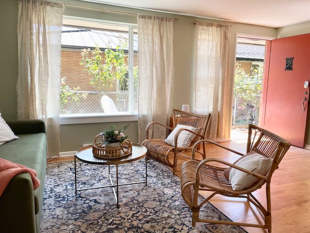 Fremont Nirvana | Chic Townhome Near Bars & Eats