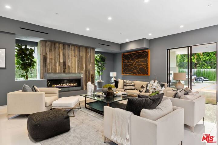 Modern Beverly Hills 5 BDR Luxurious Gem W/ Pool gallery image 4