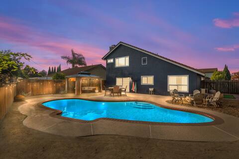 Hottub & pool home close to Napa!Spacious, pets ok