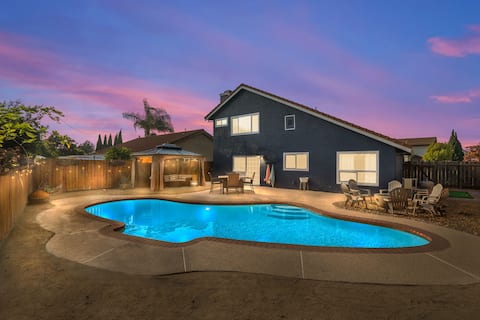 Hottub & pool home close to Napa!Spacious, pets ok