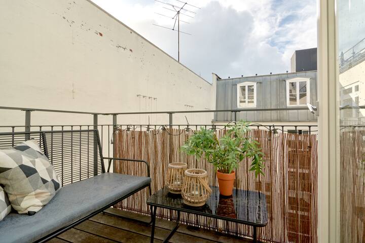 Top Location – Citycenter – Balcony gallery image 2