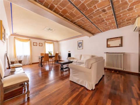 Popular Airbnb listing: Royal Domus Perugia, Via Mazzini in Perugia