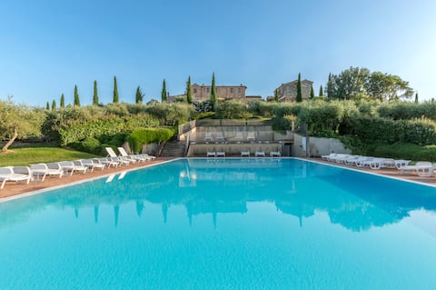 Palazzo Monaci - Pool in the crete Senesi