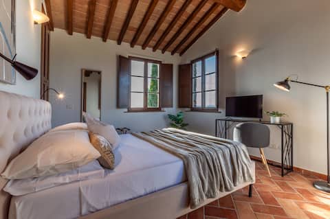 Palazzo Monaci - Pool in the Crete Senesi