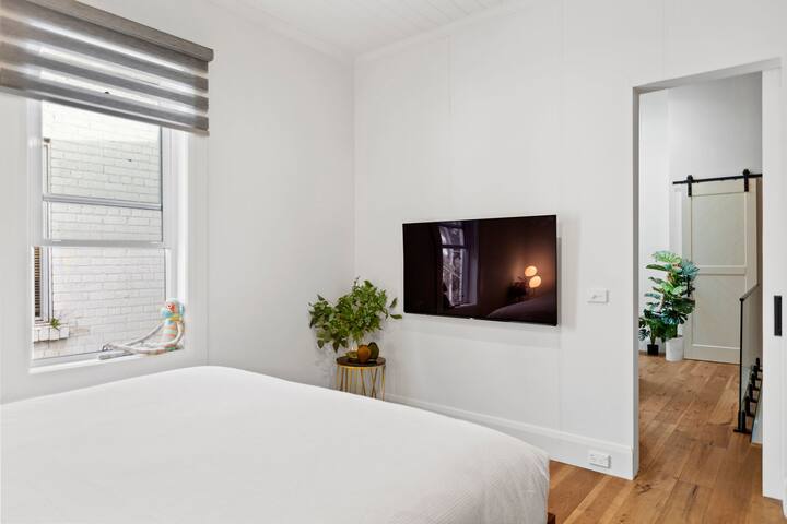 Haven @ Collingwood- 3 bed, 3 carpark, Foxtel gallery image 5