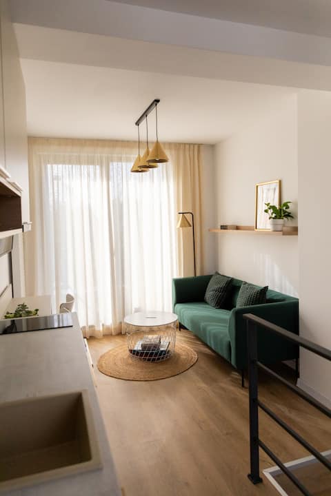 Top Airbnb: Modern Studio I 5 min Airport | 8 min Therme Spa in Ilfov