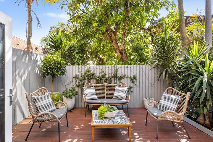 Bondi Beach ‘Garadil’ – 3BR cottage-like apartment gallery image 3