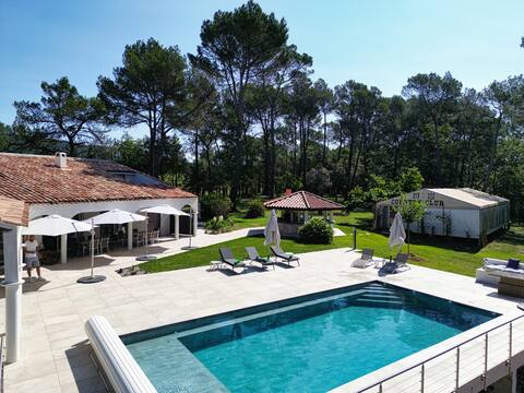 Double villa, 19p, pool, sauna in wooded park