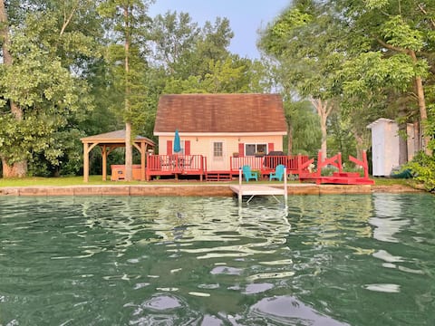 DeRuyter Lakefront Camp w/ Boat Dock, 3br