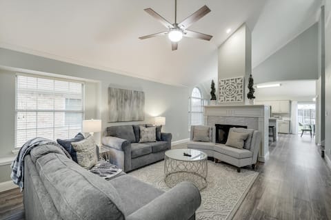 Top performing Airbnb: Luxury in Lewisville King Bed+ Smart TVs in rooms in Dallas Suburbs