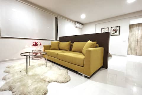 Popular Airbnb listing: Belgrano Chinatown: Luxury Apartment | Rose Garden in Belgrano