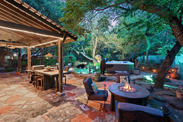 Unique villa with hot tub; discounted boat rides!