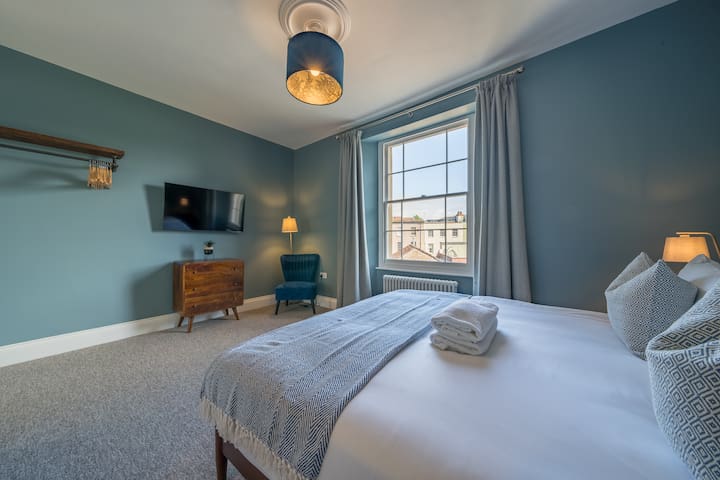 Clifton 4BR – Cinema Room! Sleeps 8 – Hen/Stag Dos gallery image 4