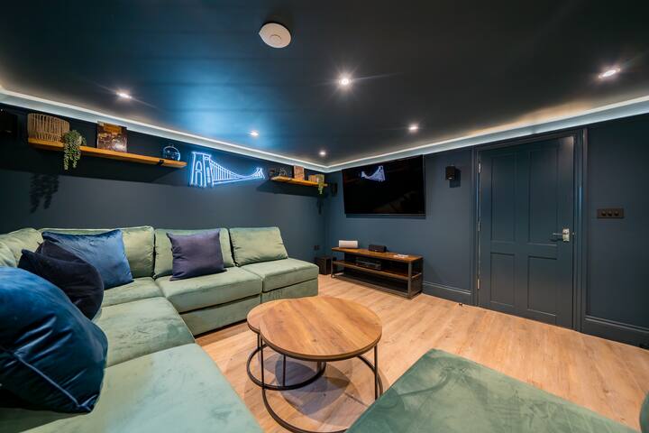 Clifton 4BR – Cinema Room! Sleeps 8 – Hen/Stag Dos gallery image 2
