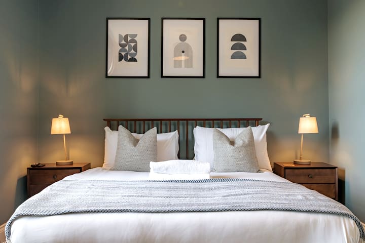 Clifton 4BR – Cinema Room! Sleeps 8 – Hen/Stag Dos gallery image 3
