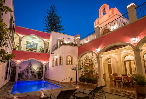 Double room in a Casona