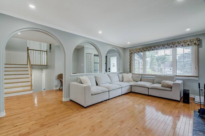 Beautiful 4 Bedroom Home gallery image 3