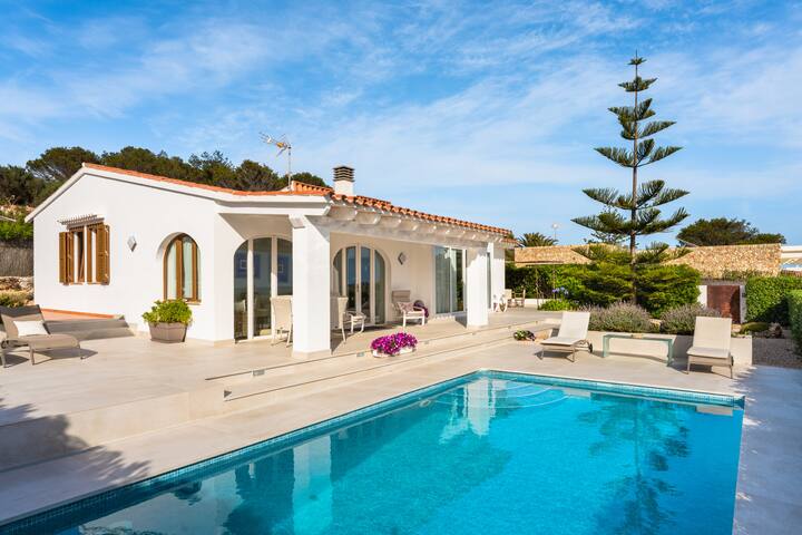 Villa con encanto en primera línea gallery image 3