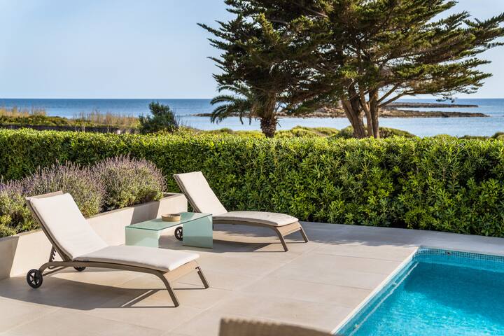 Villa con encanto en primera línea gallery image 2