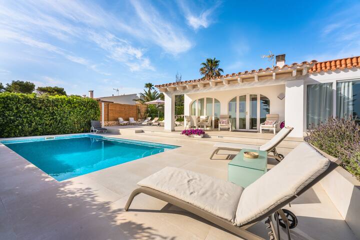 Villa con encanto en primera línea gallery image 4