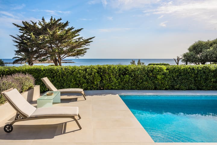 Villa con encanto en primera línea