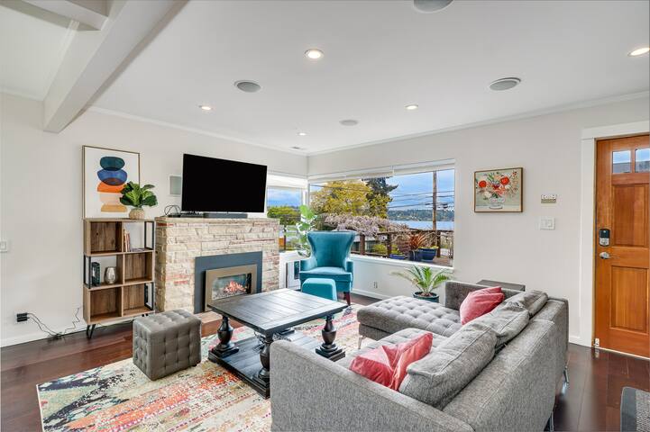 3 bd w/ Lake View – $0 Clean Fee